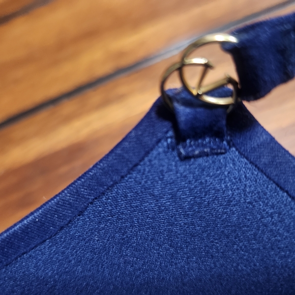 Victoria's Secret Deep Blue Wireless Push-Up Bra - Picture 6 of 8